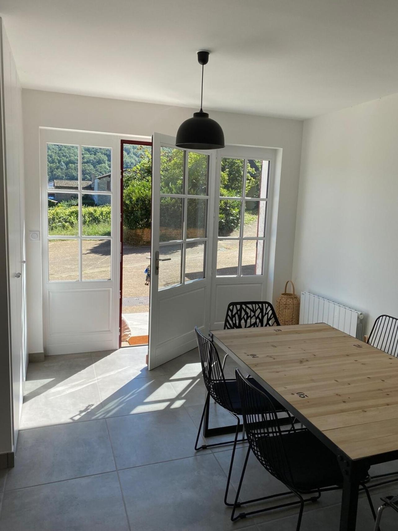 Les Hirondelles De Fuiss Apartment Fuissé Екстериор снимка